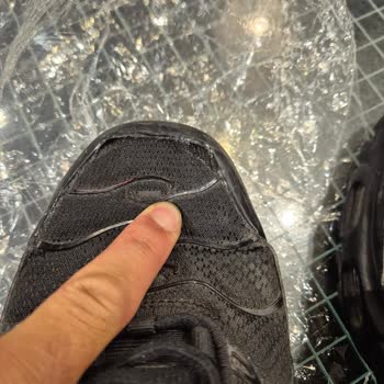 Nike Vadistanbul Mağazasından Aldığım Ayakkabının Yapışkanı Üç Haftada Ayrıldı, İnceleme Redi