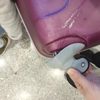 Diyarbakır'da Valiz Ayakları Kırıldı, Kilo Hatası Çözüm Engelledi