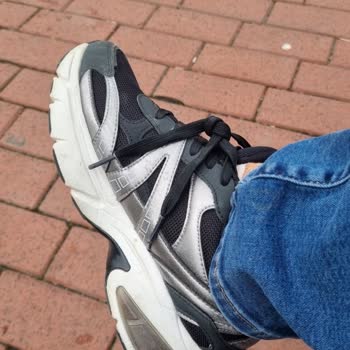 Skechers Ayakkabısında Kısa Sürede Kesintisiz Koku Ve Yüzeysel İnceleme Süreci