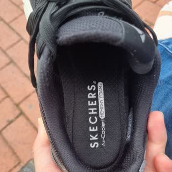 Skechers Ayakkabısında Kısa Sürede Kesintisiz Koku Ve Yüzeysel İnceleme Süreci