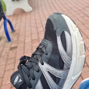 Skechers Ayakkabısında Kısa Sürede Kesintisiz Koku Ve Yüzeysel İnceleme Süreci