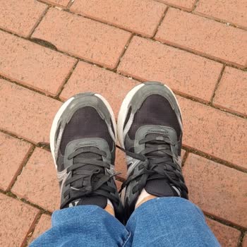 Skechers Ayakkabısında Kısa Sürede Kesintisiz Koku Ve Yüzeysel İnceleme Süreci