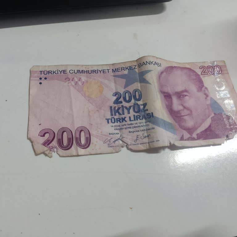 Ziraat Bankası Şubesinde Personel Keyfiyle Yırtık 200 TL Banknotu Değişimi Reddi