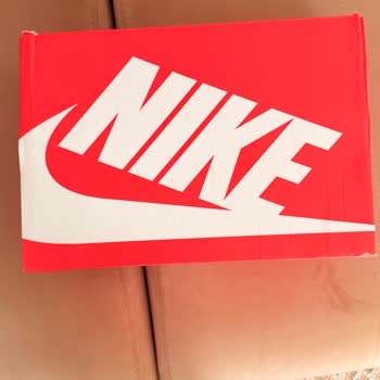 Barçın'dan Gelen Nike Shox Ayakkabı Paketi Özensiz Ve Korunmasız