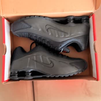 Barçın'dan Gelen Nike Shox Ayakkabı Paketi Özensiz Ve Korunmasız
