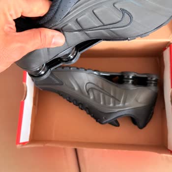 Barçın'dan Gelen Nike Shox Ayakkabı Paketi Özensiz Ve Korunmasız