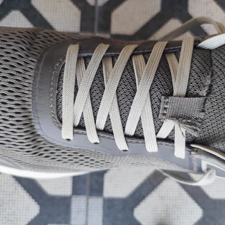 Kaygan Skechers Ayakkabısı Nedeniyle Düşüş Ve Yetersiz Müşteri Desteği