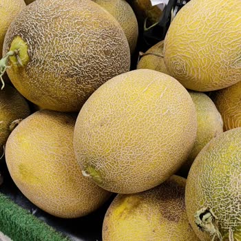Çekmeköy Çağrı Market’te Çürük Karpuz Ve Kirazlar, Azarlayan Çalışan