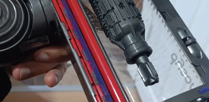 Dyson V12s Hair Removal Vanes Head Broke During Normal Use - Xolvie