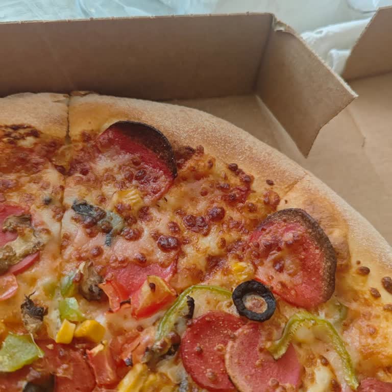 Sarıyer Domino’s Şubesinden Soğuk Ve Yanık Pizza, Telefonla Yanıt Alamıyor