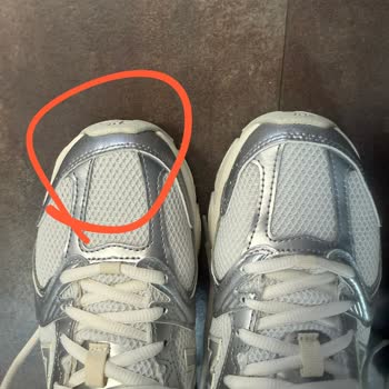 Yanlış Dikişli New Balance 530 Ayakkabı İçin Yetersiz ParaPuan Teklifi