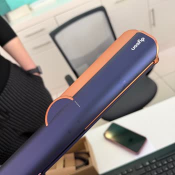 Dyson Airstrait Yeni Olmasına Rağmen Lekeli Geldi