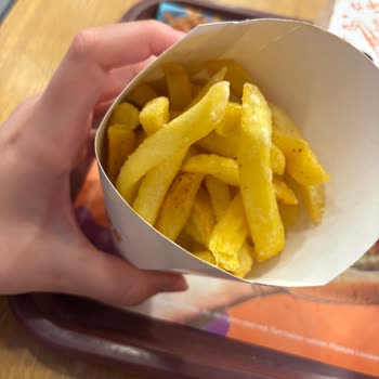 Sipariş 25 Dakikadır Bekliyor, Sos Ve Patates Eksik, Ekstra Ödeme Boşa