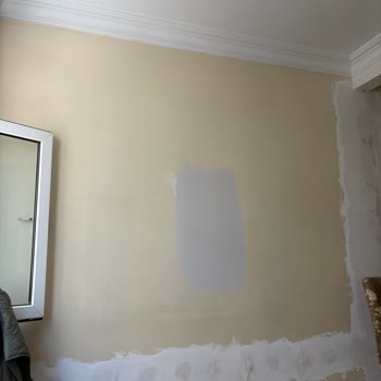 Kartela Bej Renk Duvara Uygulandığında Gri Çıktı