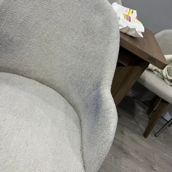 Kumaş Leke Tutmuyor Dedi, Sandalyede Leke Ve 9.000 TL Ücret İstendi