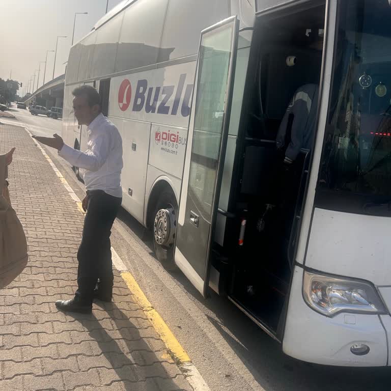 Şoförün Kaba Üslubu Ve Yol Ortasında Yolcuları Bırakması İçin Şikayet