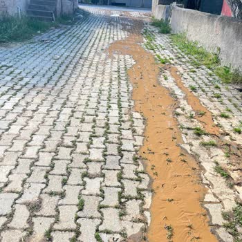 Havuz İnşaatı Nedeniyle Mahallede Çamur Ve Su Birikintileri Sorunu
