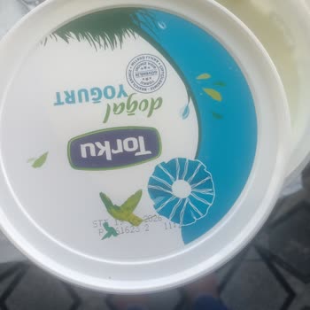 Geçerli Son Kullanma Tarihli Yoğurtta Küf Ve Mağazanın İlgisizliği
