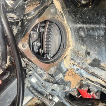 Tümosan 8095 Traktör Motorunda Conta Yanması Ve Yetkili Kaman Servisinin Sorumluluk Reddi