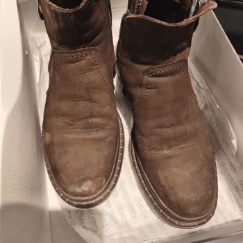 Deichmann Botlarında Hızlı Boya Çatlaması Ve Mağaza Sorumluluğu Reddi