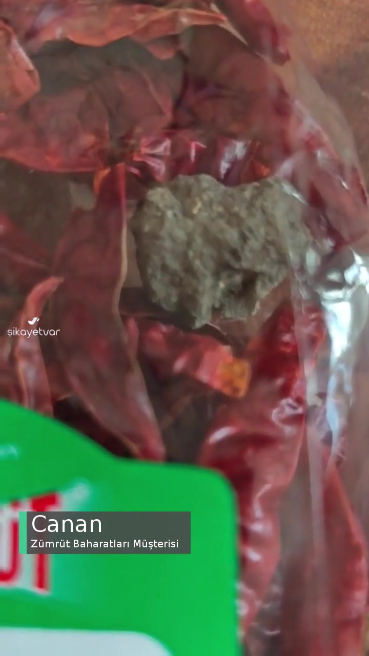 Zümrüt Kuru Biberin İçine Kocaman Taş Koymuş videonun kapak resmi