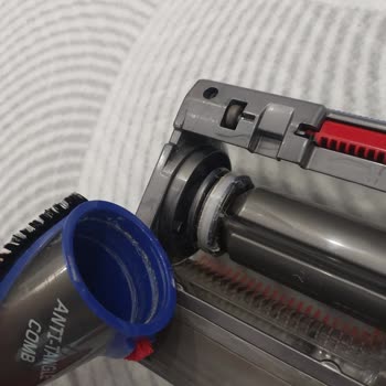 Dyson V15 Detect Süpürge Başlığındaki Aşınma Ve Yüksek Ses Ücretsiz Parça Talebi