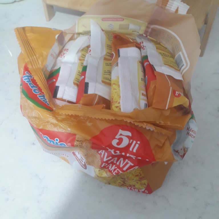 İndomie Noodle Paketi Yanıltıcı: 5 Olarak Yazılı İçerik Sadece 4