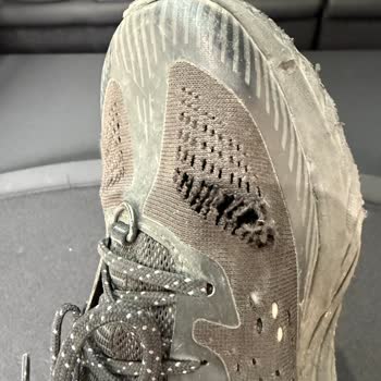 Merrell rechaza garantía por desgaste prematuro en zapatillas
