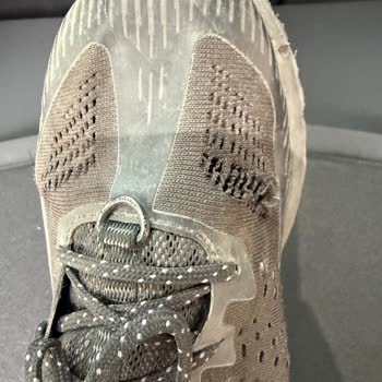 Merrell rechaza garantía por desgaste prematuro en zapatillas
