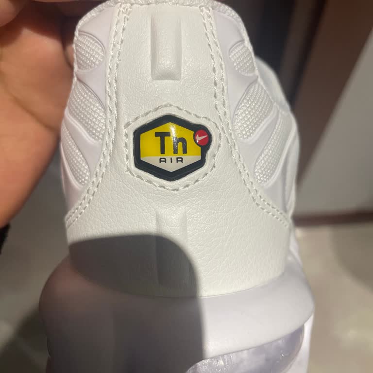 TN Logosu Bozuk 1:1 Replika Ayakkabıda Tekrar Sorun