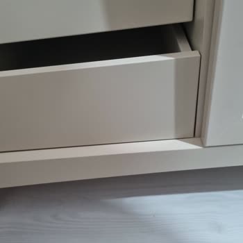 Kurulumda Eksik Ayarlama Ve Kırık Kapak Çilek Mobilya Servisine Şikayet