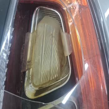 Pasto Ve Cila Sonrası Aracımda Ön Göğüs Çatlağı Ve Stop Lambası Kırılması