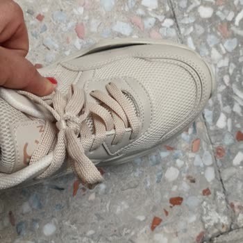 Bej Spor Ayakkabının İlk Kullanımda Açılması Ve Değişim Talebi