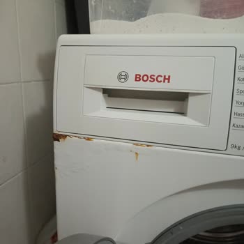 Bosch Çamaşır Makinesinin Alt Kısmındaki Paslanma Nedeniyle Ürün Değişimi Talebi