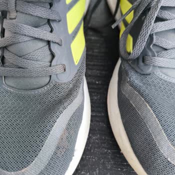 Kullanılmış Ve Yırtık Adidas Runfalcon Ayakkabı İade Talebi