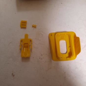 Philips 7500 Ütüsü Plastik Parçaları Kendiliğinden Kırıldı, Ayıplı Ürün İadesi Talebi