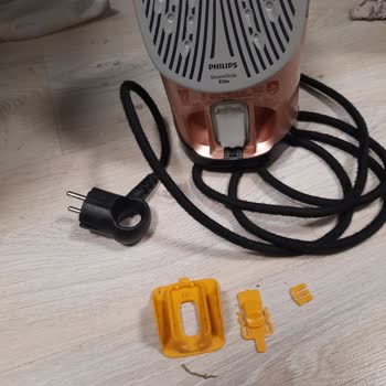 Philips 7500 Ütüsü Plastik Parçaları Kendiliğinden Kırıldı, Ayıplı Ürün İadesi Talebi