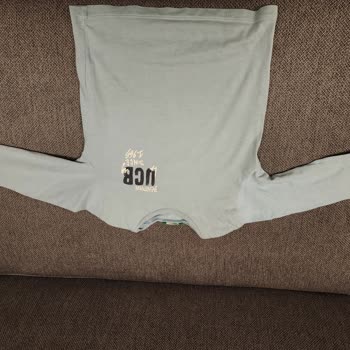 Benetton Mağazasında Defolu Sweatshirt Ve Çözüm Bulamayan Çalışanlar