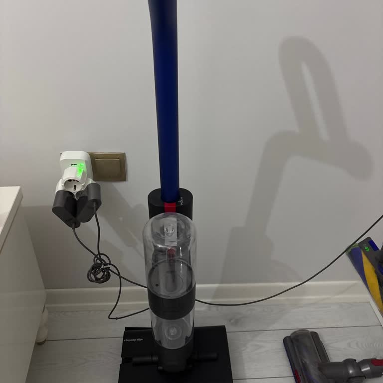 Dyson Yer Silme Makinesinde Sürekli Su Sızıntısı Ve Değişim İsteği Göz Ardı Ediliyor