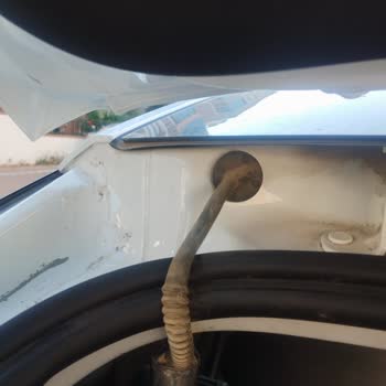 Tesla İzmir Servisi Bagaj Pistonunu Tamir Etmeden Güvenlik Riski Oluşturdu