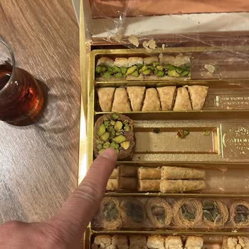 Zaitoune Sweets Florya Şubesinde Tatlının İçinde Taş Çıkması Ve Şubenin Tehditkar Yaklaşımı