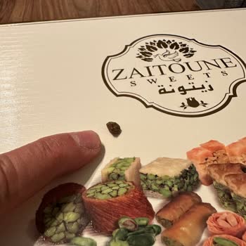 Zaitoune Sweets Florya Şubesinde Tatlının İçinde Taş Çıkması Ve Şubenin Tehditkar Yaklaşımı