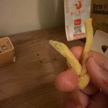 Popeyes Küçükbakkalköy Şubesinde Hijyen Sorunu: Çöp Ve Kıl İçeren Sipariş