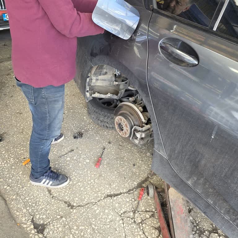 İstasyon Personelinin Dikkatsizliği Aracımın Yakıt Kapağını Kırdı Ve Masraflarım Karşılanmadı