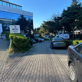 Acil Servis Otoparkında Kendi Park Edenlerden Vale Ücreti Talep Edilmesi