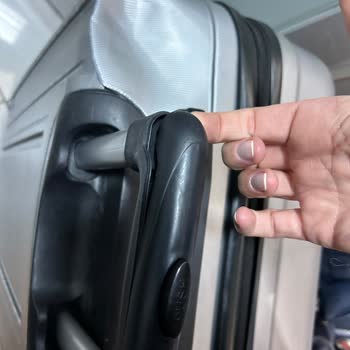 Ajet Uçuşunda Valizim Kırıldı Ve Online Şikayet Oluşturulamadı