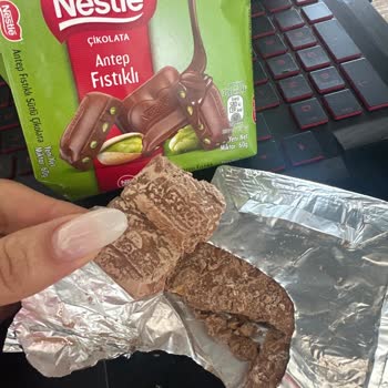 Nestle Antep Fıstıklı Çikolatasının Görsel Bozukluğu Tüketilemez Hale Getirdi