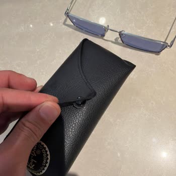 Rayban Gözlük Kılıfının Hızlı Yırtılması Ve Ücretsiz Değişim İsteği