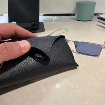 Rayban Gözlük Kılıfının Hızlı Yırtılması Ve Ücretsiz Değişim İsteği