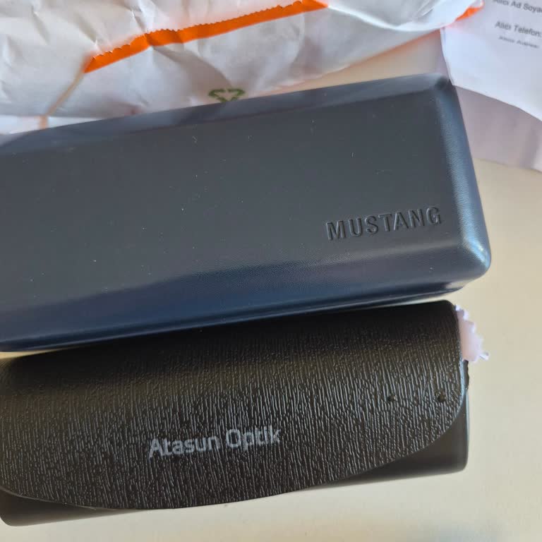 Atasun Optik Rayban Gözlükte Yanlış Mustang Kılıfı Ve Eksik Orijinal Bezi